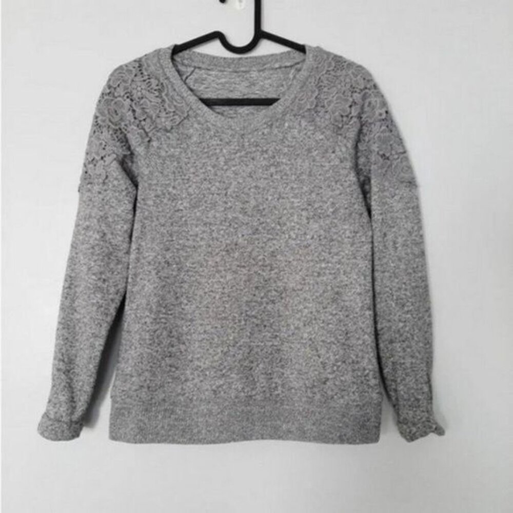 CLEO / Floral Lace Applique Hacchi Fitted Soft Sweater Gray Sz XS